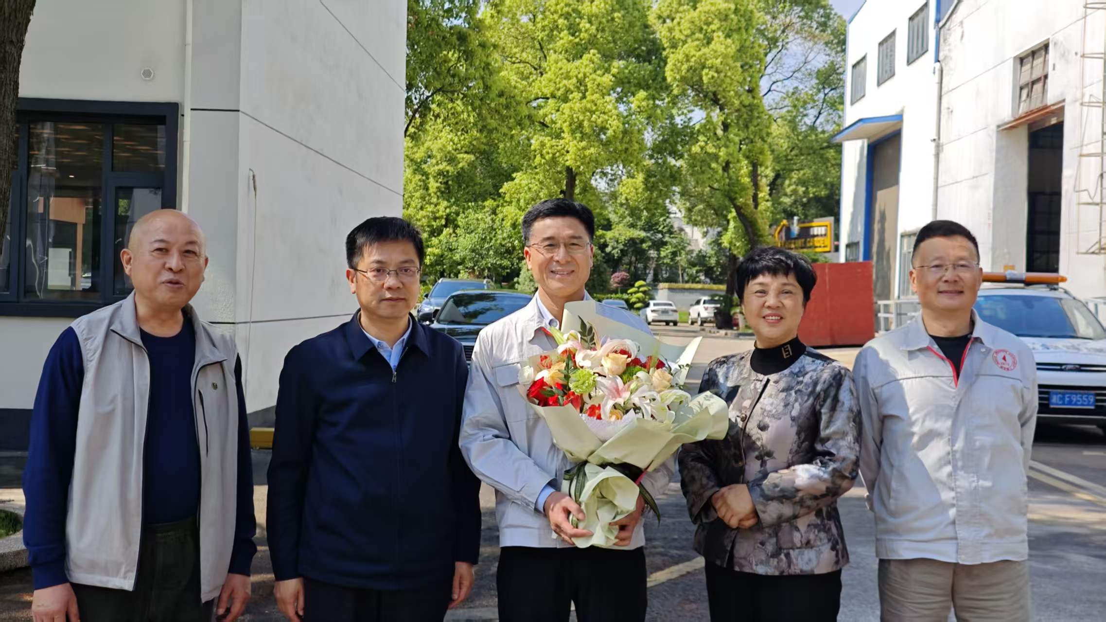 雨湖区区委书记陈小平一行走访乐竞体育,乐竞（中国）
公司